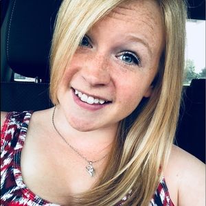 Meet your Posher, Holly